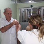 Hospital e Secretaria de Saúde vacinam funcionários do HC