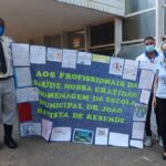 Alunos da Escola Municipal João Batista de Resende homenageiam profissionais do Hospital de Cataguases.